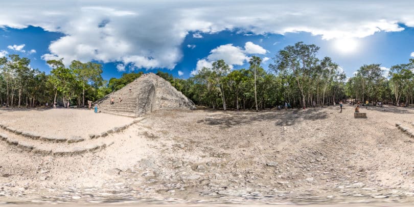 Die große Pyramide von Cobá